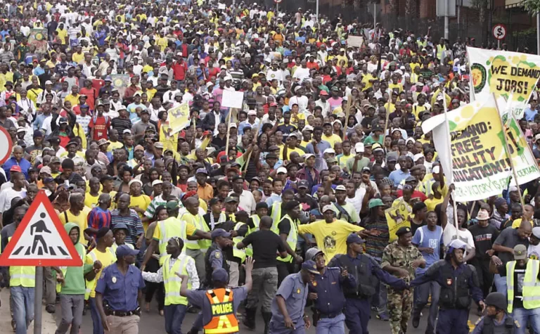 Senegaleses exigem eleições presidenciais antes de 2 de abril