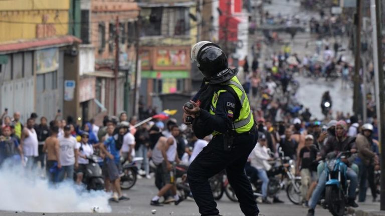 Manifestações e detenções ensombram posse de Nicolás Maduro na Venezuela