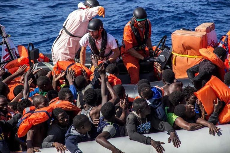 Perto de 400 migrantes chegam às Ilhas Canárias