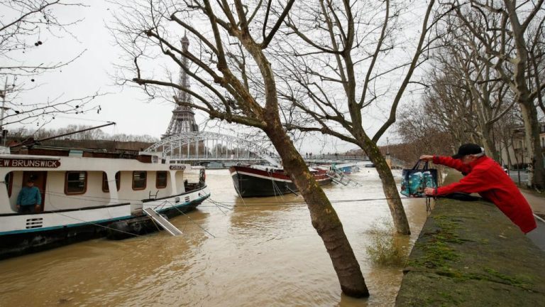 Tempestade em França faz dois mortos e 17 feridos