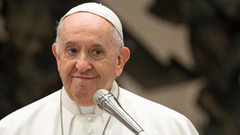 Papa descarta renúncia ao Papado devido a problemas de saúde