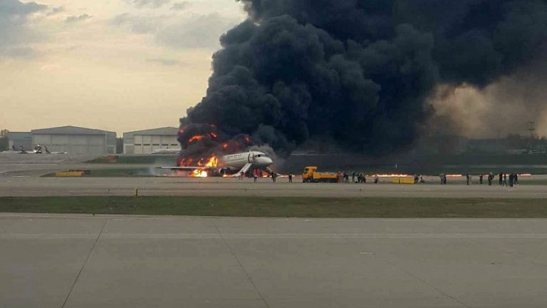 Moscovo afirma que todos os ocupantes do avião Russo morreram no acidente