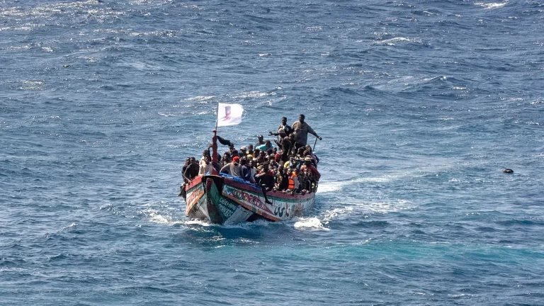 Mais de 70 mortos em barco de migrantes à deriva rumo às Canárias