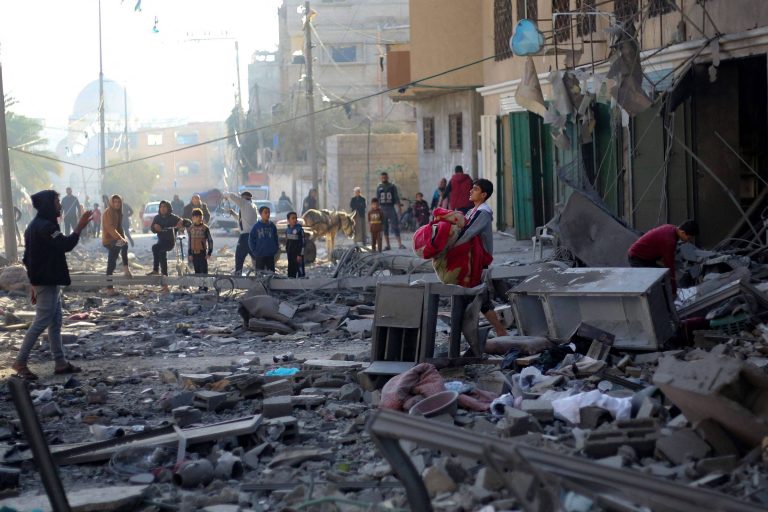 Bombardeamentos em Gaza deixam 30 mortos e mais de 100 feridos, na última quarta-feira