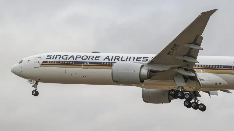 Turbulência em voo da Singapore faz um morto e vários feridos