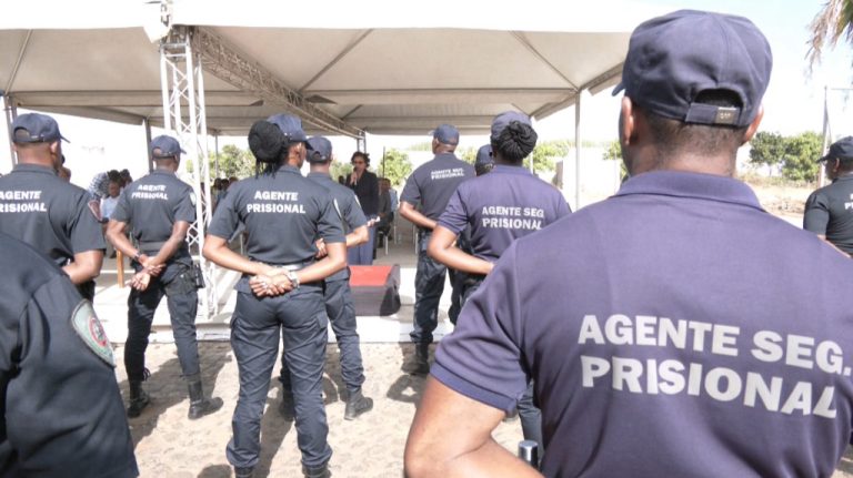 Governo assegura pagamento de salários e horas extras a 96 agentes prisionais