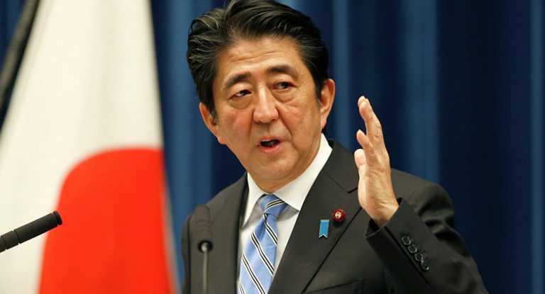 PM do Japão em visita a Médio Oriente
