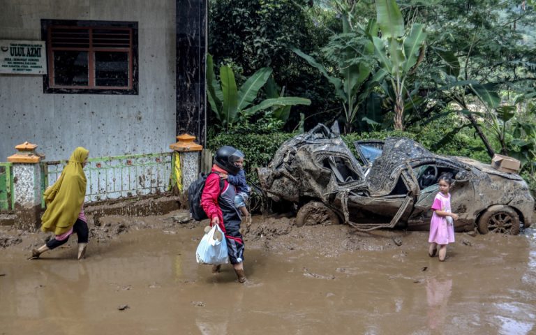 Indonésia. Inundações e deslizamentos em Samatra deixam 16 mortos