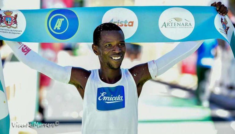 ATLETISMO: Danilson Pereira vence maratona de Transvulcania nas Canárias