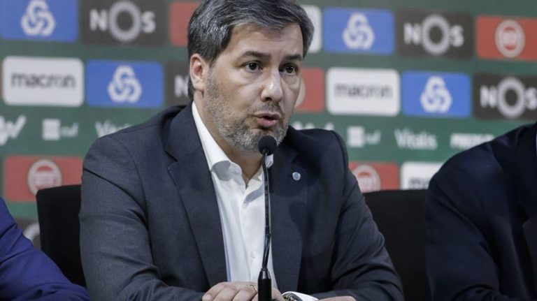 CRISE NO SPORTING: Bruno de Carvalho não se demite
