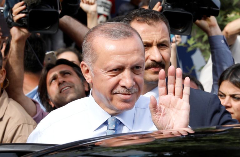 TURQUIA: Erdogan reeleito presidente com poderes reforçados