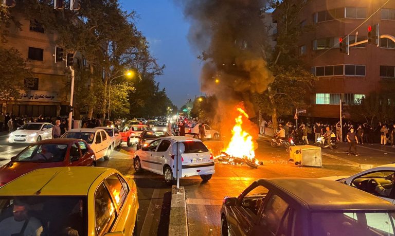 Protestos no Irão já fizeram quase 500 mortos e mais de 10.600 detidos