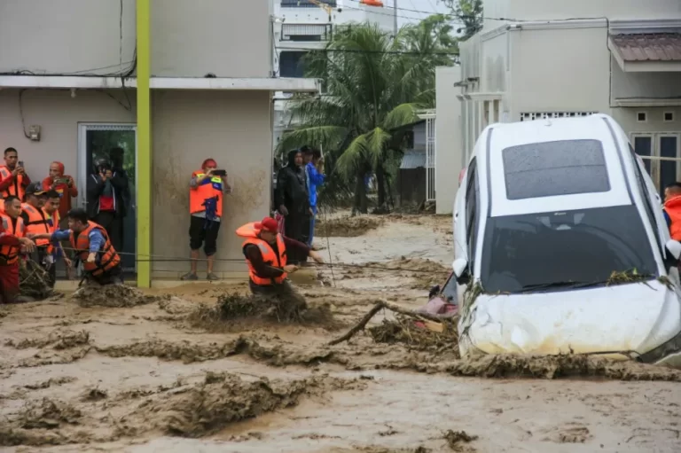 Cheias na Ásia causam quase dois mil mortos e milhões de deslocados