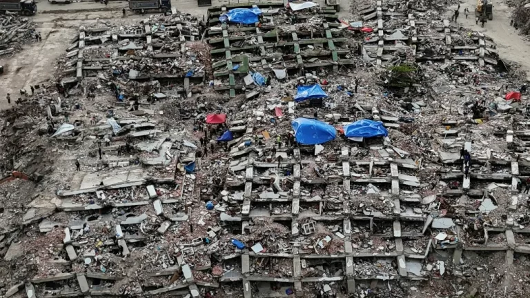 Um mês após sismos na Venezuela, milhares continuam desaparecidos