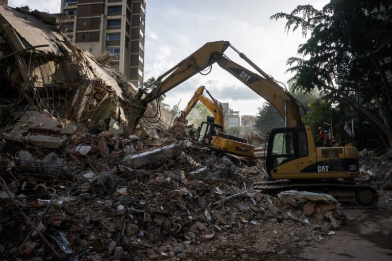 Sobe para 2.295 o número de mortos após sismos na Venezuela