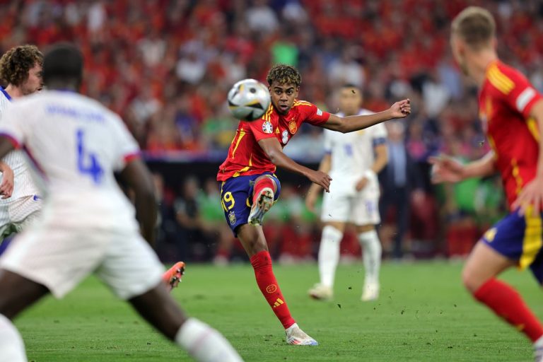 Espanha avança para final do Euro e aguarda adversário