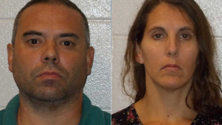 EUA: Casal acusado de manter crianças em jaulas