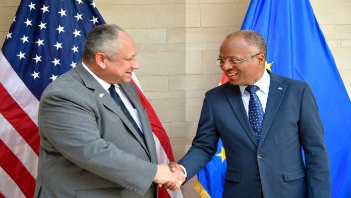 PM_Secretário de Estado da Marinha dos Estados Unidos da América, Carlos Del Toro