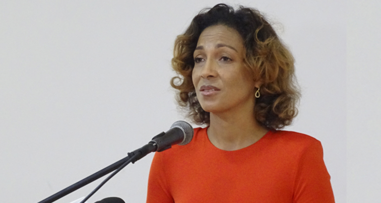Escândalo da primeira-dama. Débora Katisa Carvalho pediu 350$00 de reembolso ao Estado