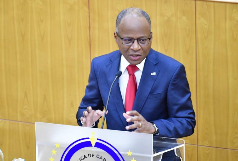 Primeiro-Ministro reitera que Orçamento “protege” pessoas e País