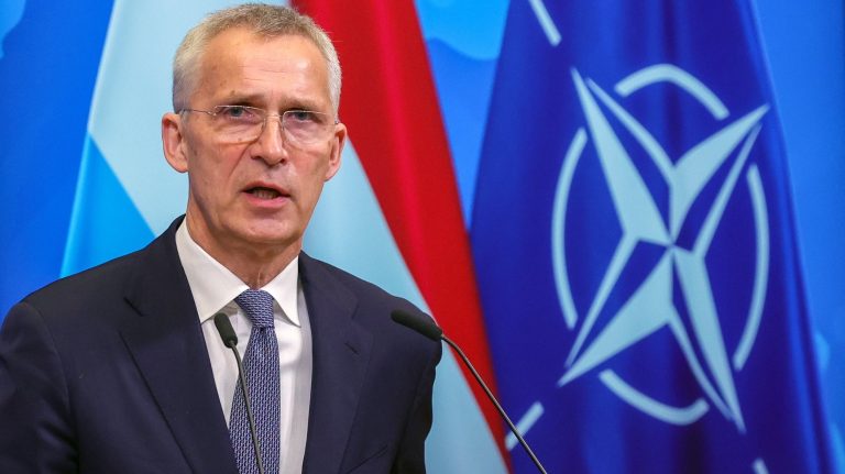 Secretário-Geral da NATO apela ao aumento da produção de armas para Ucrânia