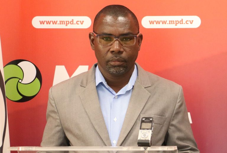Lugar de Francisco Carvalho “é no banco dos réus para se justificar perante um Juiz, os crimes”