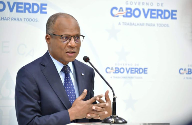 Democracia é um processo contínuo de aperfeiçoamento, cuidado e evolução