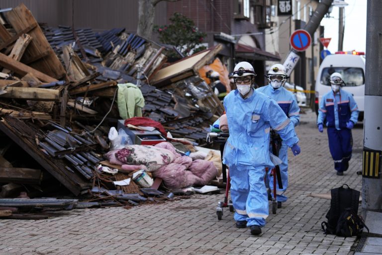 Sismo no Japão contabiliza 242 desaparecidos e 92 mortos