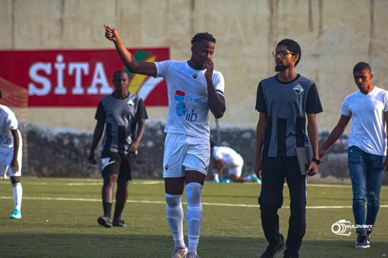 Académica da Praia empata sem golos com Desportivo