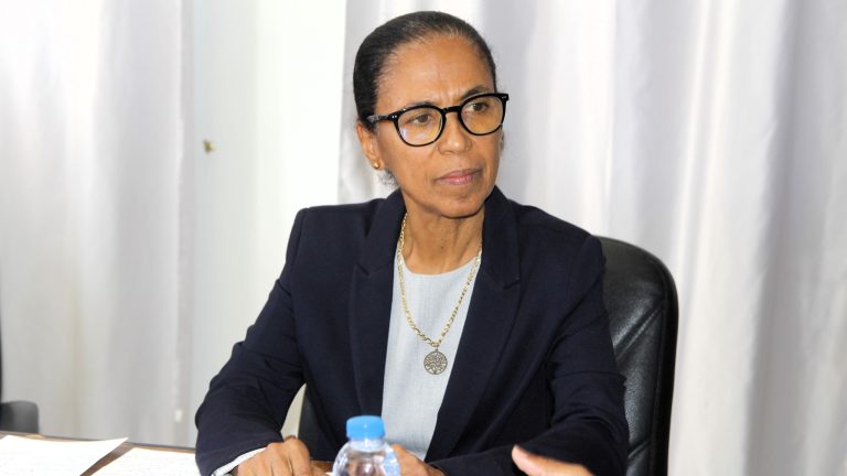 Ministra da Habitação avalia programa de realojamento das famílias na Ilha do Sal