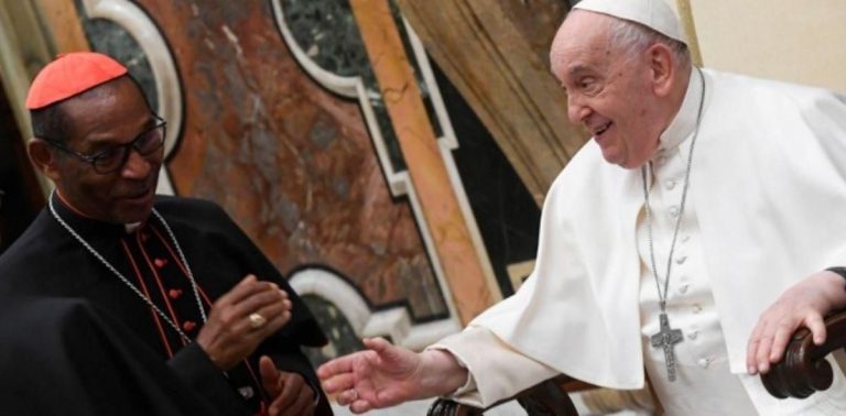 Dom Arlindo recebido pelo Papa, em Roma