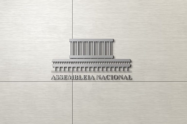 Parlamento debate conetividade interilhas e global
