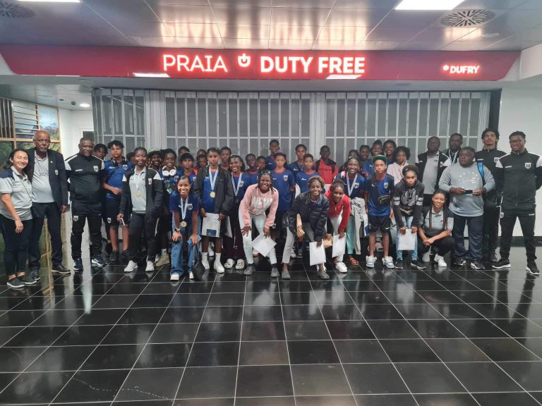 Vencedores do campeonato nacional de futebol nas escolas estão a caminho da Mauritânia