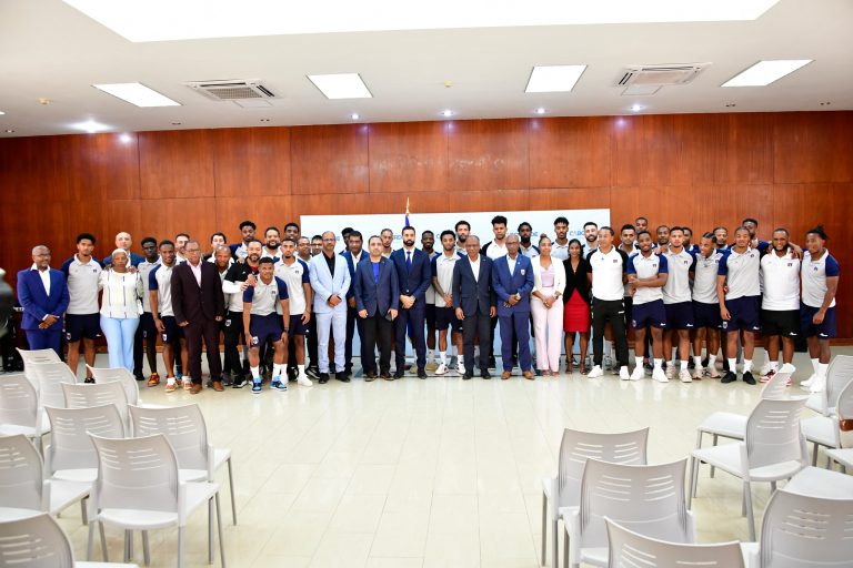 Primeiro-Ministro reconhece esforço e desempenho da Seleção Nacional de Futebol
