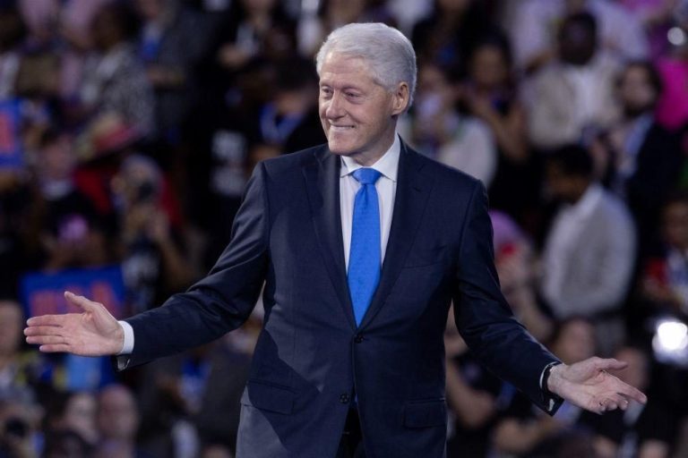 Bill Clinton exalta Kamala Harris como a “Presidente da alegria” que o País precisa