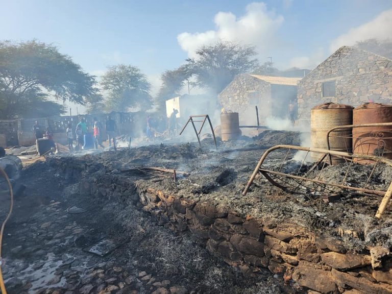 Famílias afetadas por incêndio em Espinho Branco estão em “espaço seguro”