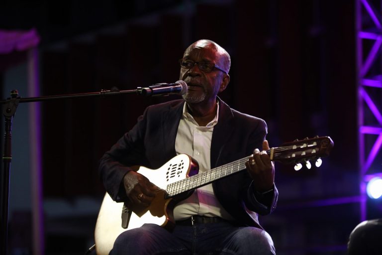 Compositor Ney Fernandes homenageado na abertura do Kriol Jazz Festival