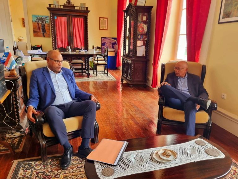 Fernando Elísio Freire visita Santo Antão e São Vicente para balanço de projetos sociais