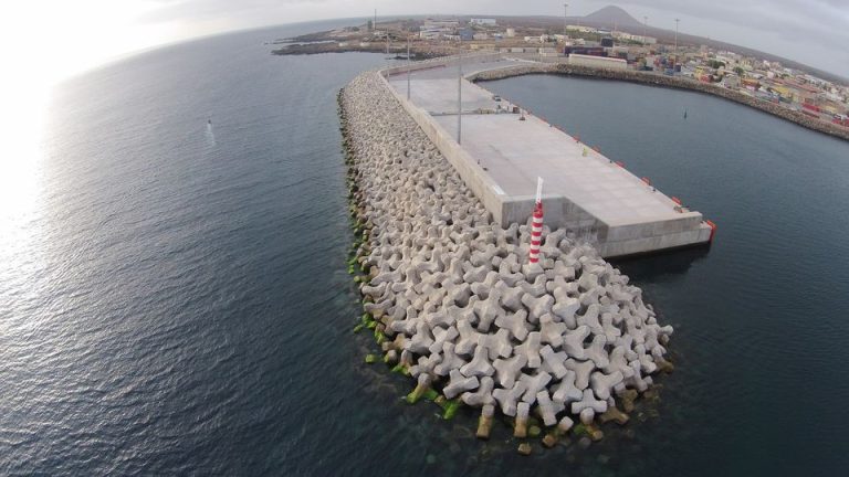 Porto da Palmeira recebe certificação para receber navios de maior porte