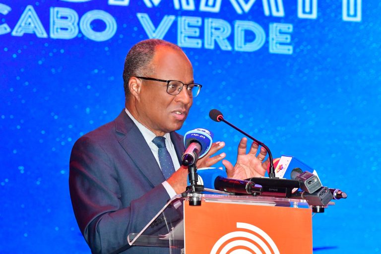 Cabo Verde está comprometido em reduzir dependência de combustíveis fósseis