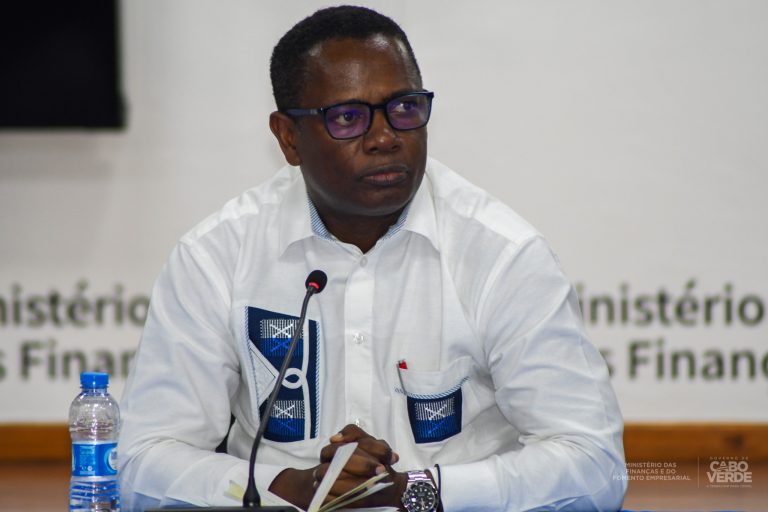 Olavo Correia nomeado para prémio Ministro Africano das Finanças do ano