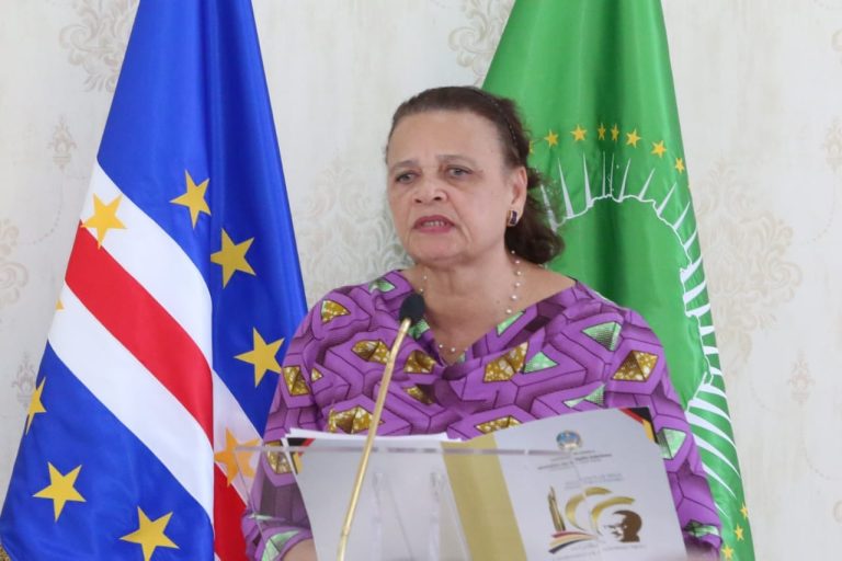 Embaixadora de Angola destaca necessidade da paz e estabilidade para desenvolvimento sustentável de África