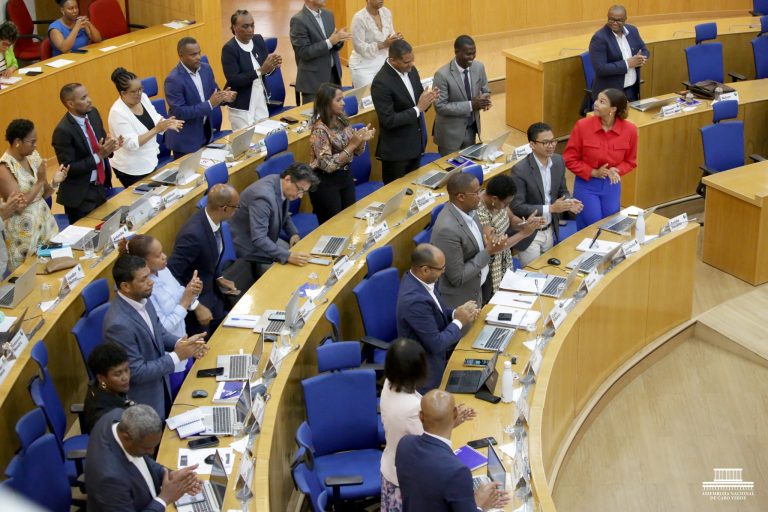 Parlamento aprova propostas de lei que cria código dos impostos sobre propriedade
