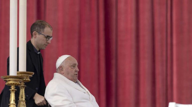 Papa Francisco melhora e já não precisa da ventilação mecânica não invasiva