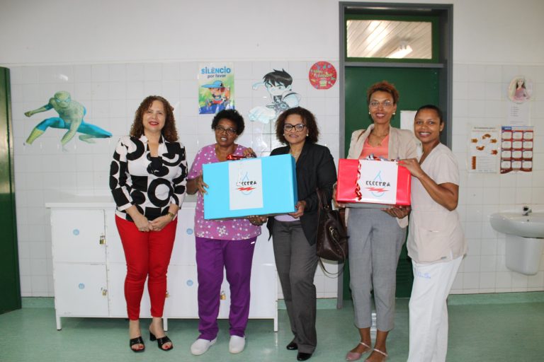 Electra entrega computador e impressora ao serviço de pediatria do HBS