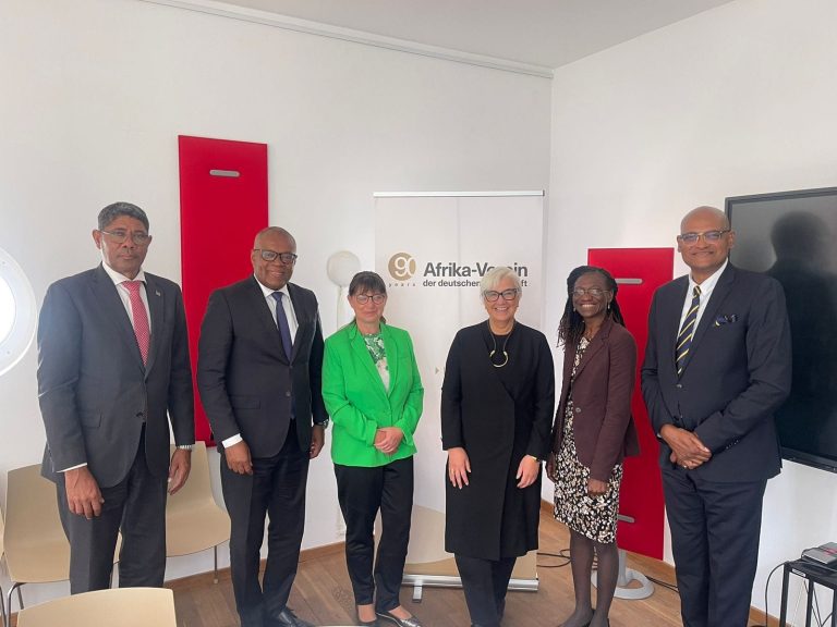 Ministro das Comunidades reúne-se com Diretora Executiva da Africa Verein em Alemanha