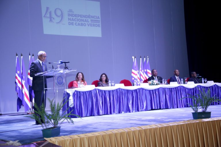 PR destaca conquistas em saúde e educação nos 49 anos de independência