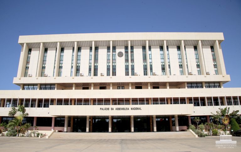 Parlamento inicia sessão do Estado da Nação