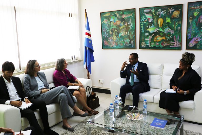 Ministro da Educação recebe nova Embaixadora dos EUA em Cabo Verde