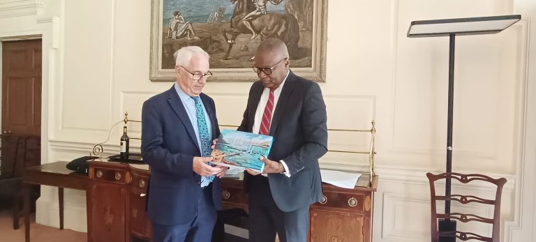 Ministro das Comunidades termina missão à Irlanda